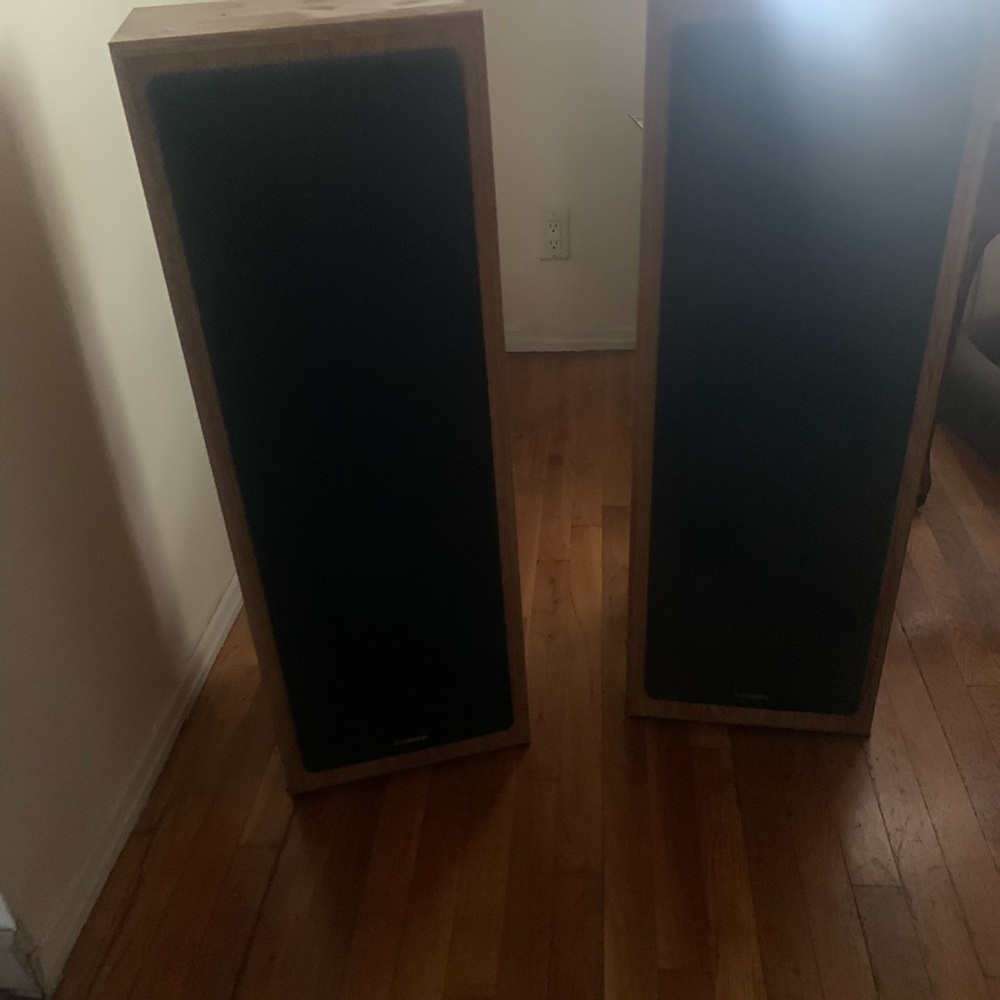 2 brown Fisher large floor model speakers ion good condition